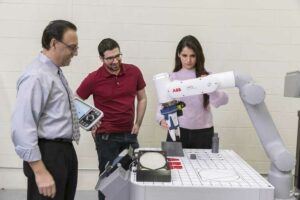ABB bietet umfassendes Schulungspaket für Robotik