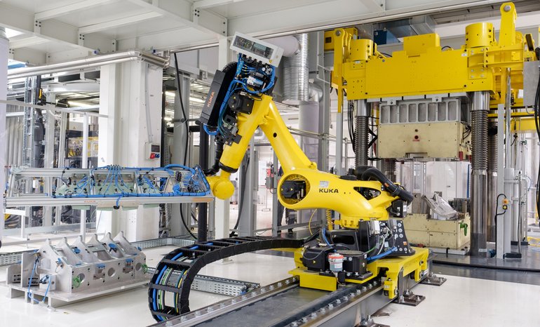 Industrie 4 0 In Der Carbonfertigung Anlagen Und Roboter Via Opc Ua Vernetzt Durchgangig Vernetzt Automationspraxis