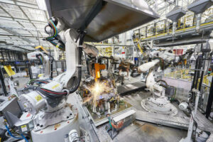 Elektrofahrzeug-Produktion: ABB liefert 160 Roboter an Renault Group