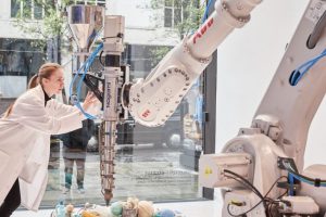 ABB-Roboter glänzt mit 3D-Druck-Show im Londoner Kaufhaus Selfridges