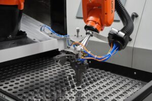 AMF: Kompaktes Roboter-Beladesystem gegen den Fachkräftemangel