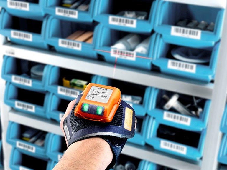 Smarter Handschuh scannt die Barcodes