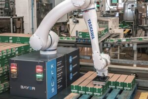 Miet-Cobot entlastet Unilever-Mitarbeiter bei der Palettierung