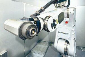 Toolcraft setzt für Fräsroboter zur präzisen Bearbeitung auf Beckhoff-Technik