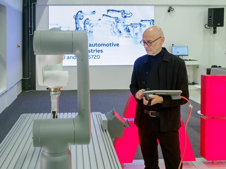 ABB-Roboter-Pionier erhält Engelberger Robotics Award 2022