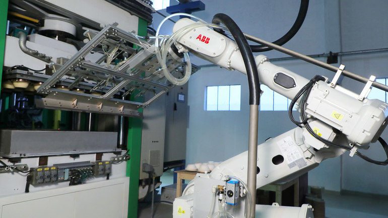 Robotik für die Umwelt: ABB-Roboter stellen Bio-Verpackungen als Plastik-Ersatz her