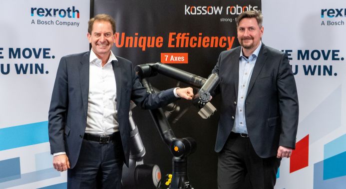 Dr. Marc Wucherer (Bosch Rexroth) und Kristian Kassow (Kassow Robots) unterzeichneten die geplante Transaktion in Kopenhagen.