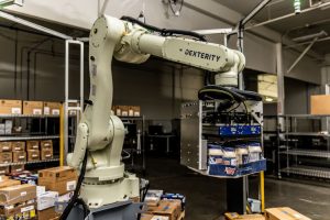 Flexible Roboter für Warenlager: Dematic und Dexterity kooperieren