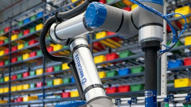 KI-Cobot-Picking fürs Kommissionieren von Siemens, Universal Robots und Zivid