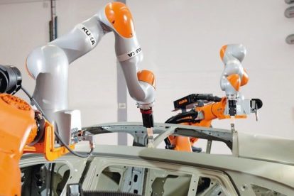 Kuka: Roboter-Duo für die Nahtabdichtung