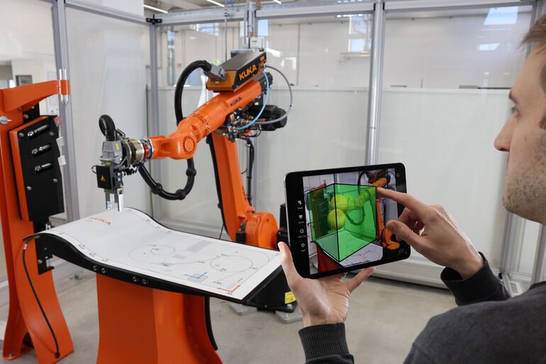 Kuka vereinfacht Roboter-Inbetriebnahme mit Augmented Reality