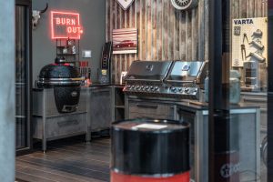 Let‘s Grill: Kuka-Roboter baut stylische Outdoor-Küchen