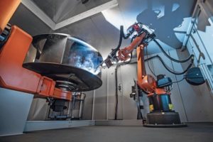 Kuka: Innovative Roboterzelle schweißt Ventilator-Kolosse bei Stela