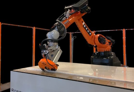 100 neue Kuka-Roboter für Baca Systems: Roboter schneiden Steine