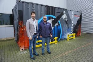 Boll & Kirch setzt auf Kawasaki Robotics: Vom Schiffscontainer-Schweißroboter bis zum Schwerlastroboter