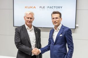 Gerald_Mies,_CEO_Kuka_Systems_und_Dr._Phillipp_Hypko,_Geschäftsführer_von_Flexfactory_auf_der_Automatica_2022.