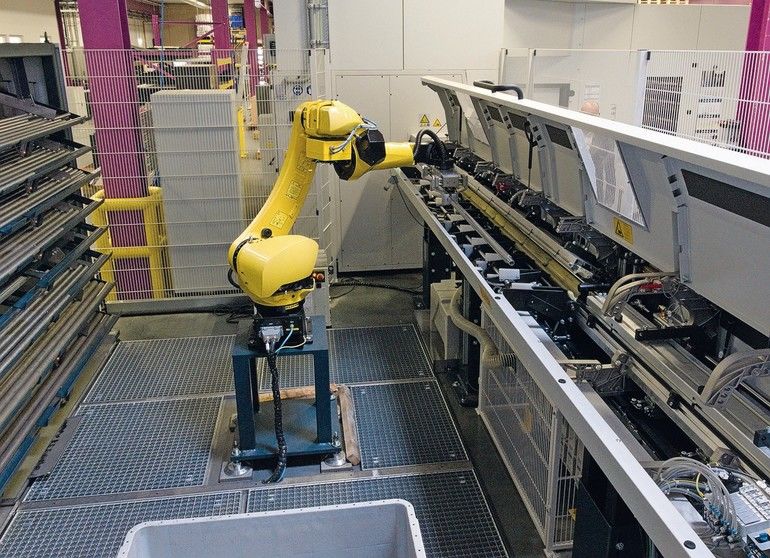 Flexible Automation für Einzelstücke mit FMB-Lademagazin und Fanuc-Roboter