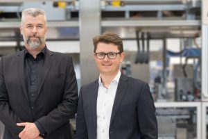 André Vales (li) und Johannes Strasser (re) bilden die neue Führungsspitze bei PIA Automation Amberg.