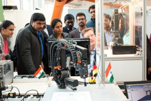 80 Igus-Roboter für die Forschung in Indien