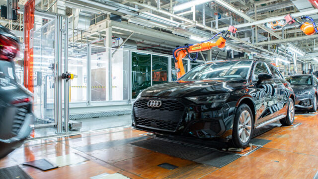 Zugangsschutz für Roboterzelle bei Audi: Platzsparend und flexibel mit Sicks Safe Portal