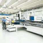 _Projektträger_Karlsruhe_(PTKA)_bei_der_TRUMPF_GmbH_..Smart_Factory_am_Unternehmensstandort_Ditzingen_.Neu_eröffnete_Smart_Factory_mit_realer_Produktion_im_laufenden_Betrieb....©_copyright_by_.Karlsruher_Institut_für_Technologie.Allgemeine_Services_-_Crossmedia.Abdruck_honorarfrei_im_redaktionellen_Bereich.Belegexemplar_erbeten