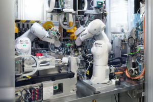 High-End-Robotik von Stäubli in der Präzisionsmontage bei Bosch