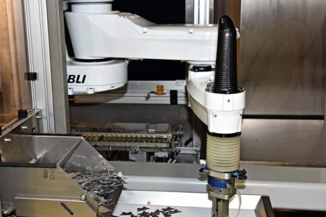Stäubli: Verkettete Automation für Schleifmaschinen