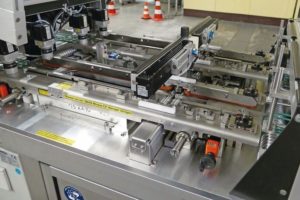 Zwei Bildverarbeitungsstationen sorgen für fehlerfreie Aluminiumschalen
