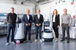 United Robotics Group verstärkt sich mit Laborroboter Kevin des Fraunhofer IPA