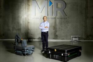 Mobile Industrial Robots und AutoGuide Mobile Robots fusionieren