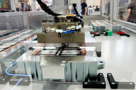 Yamahas Scara-Roboter automatisieren die Batterieproduktion