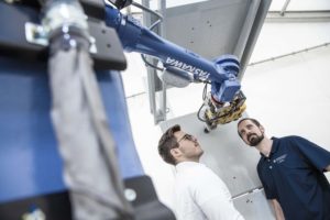 Roboter im Handwerk: Mobiler Roboter beim Bohren