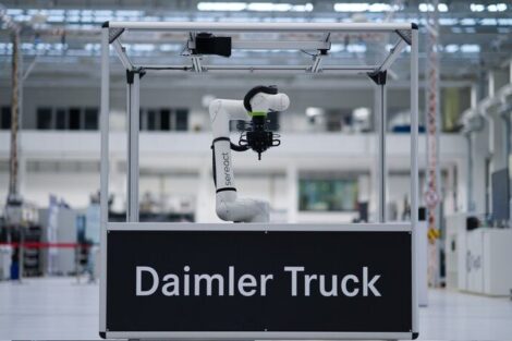 Sereacts Greif-KI automatisiert das Kitting bei Daimler Truck