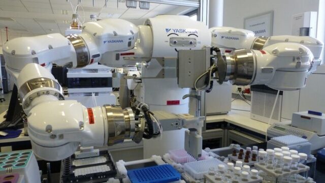 Yaskawa treibt Robotik für Laborautomation mit Universität Rostock voran